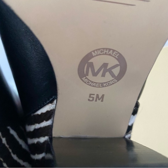 Women’s Silvy Ankle Boots Leather/Hair Calf - Michael Kors Black/White Size 5M - Picture 2 of 6